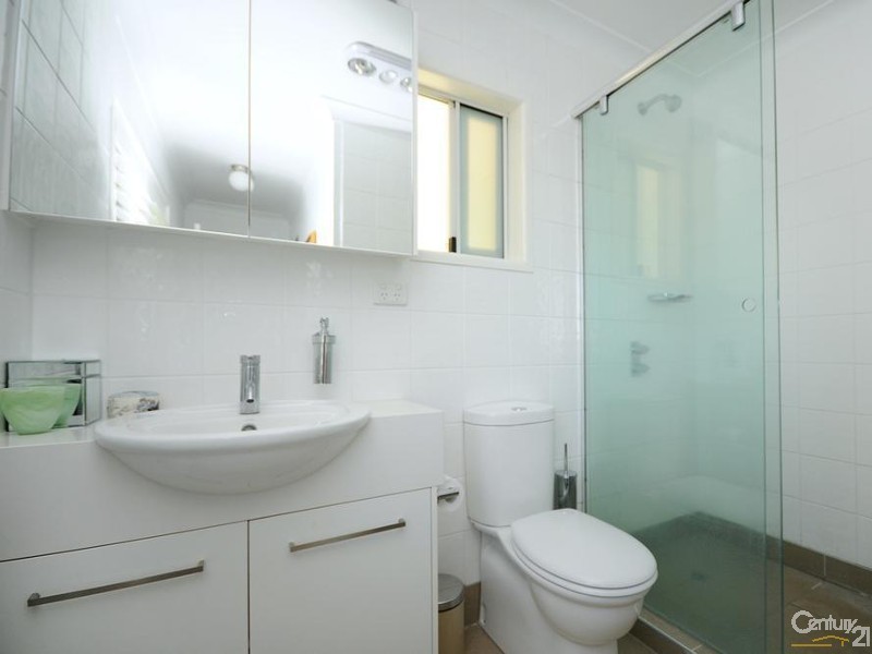 17 MacKenzie Street, Mount Lofty QLD 4350