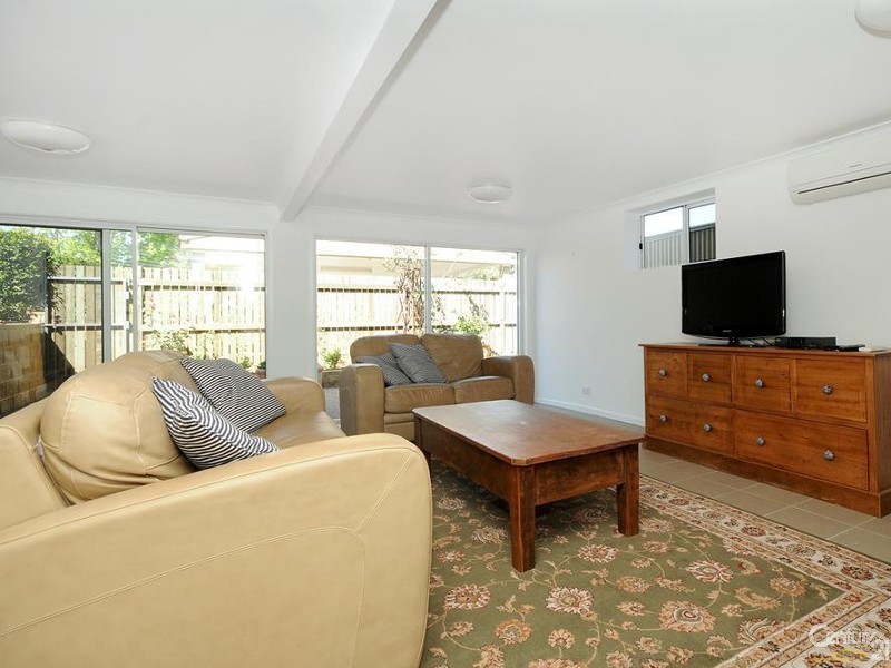 17 MacKenzie Street, Mount Lofty QLD 4350