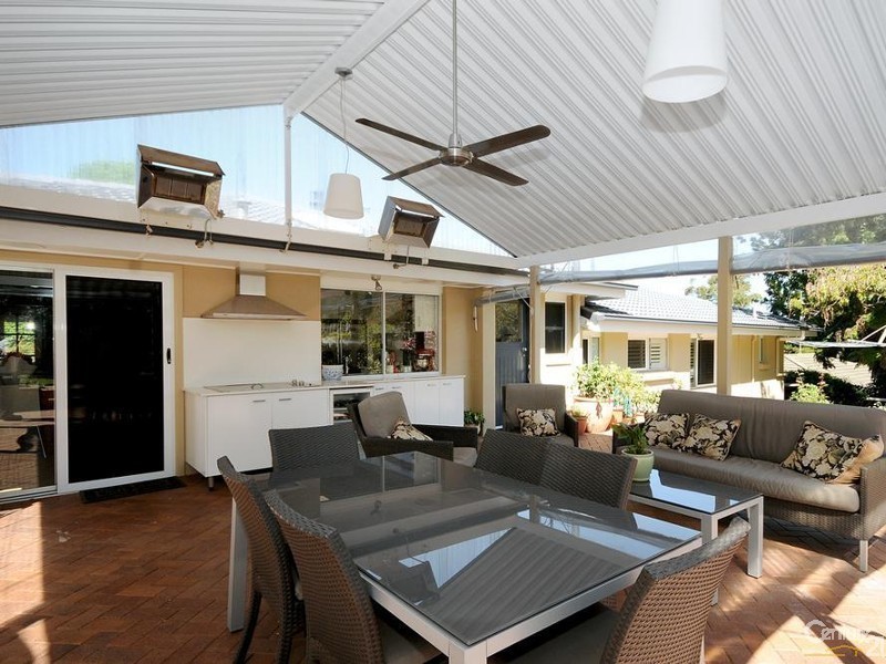 17 MacKenzie Street, Mount Lofty QLD 4350