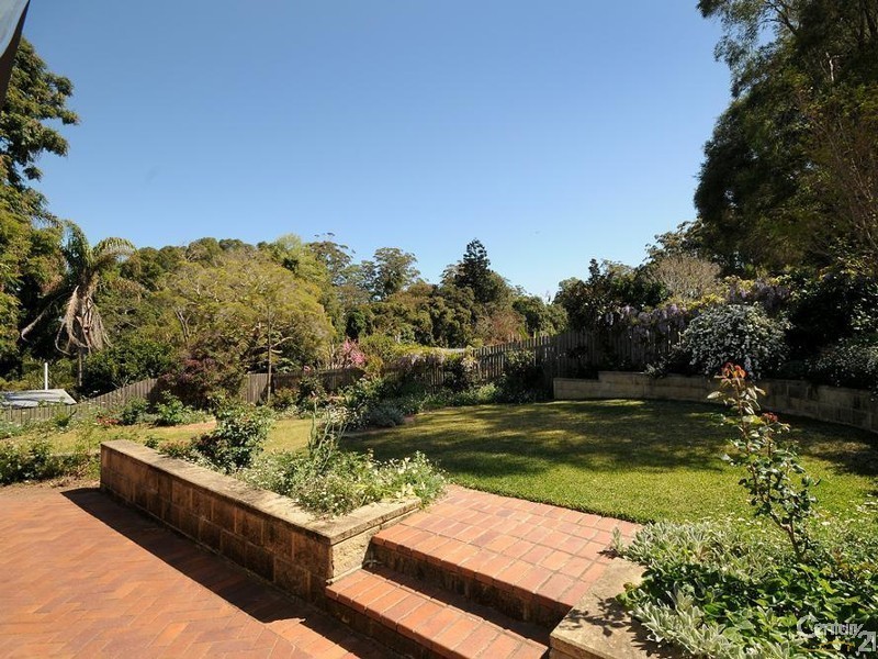 17 MacKenzie Street, Mount Lofty QLD 4350