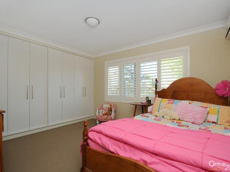 17 MacKenzie Street, Mount Lofty QLD 4350