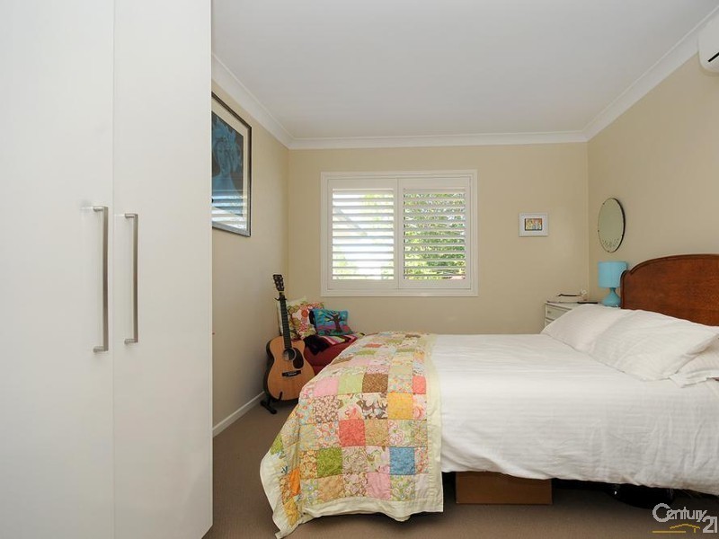 17 MacKenzie Street, Mount Lofty QLD 4350