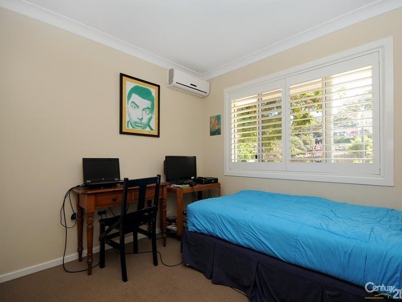 17 MacKenzie Street, Mount Lofty QLD 4350