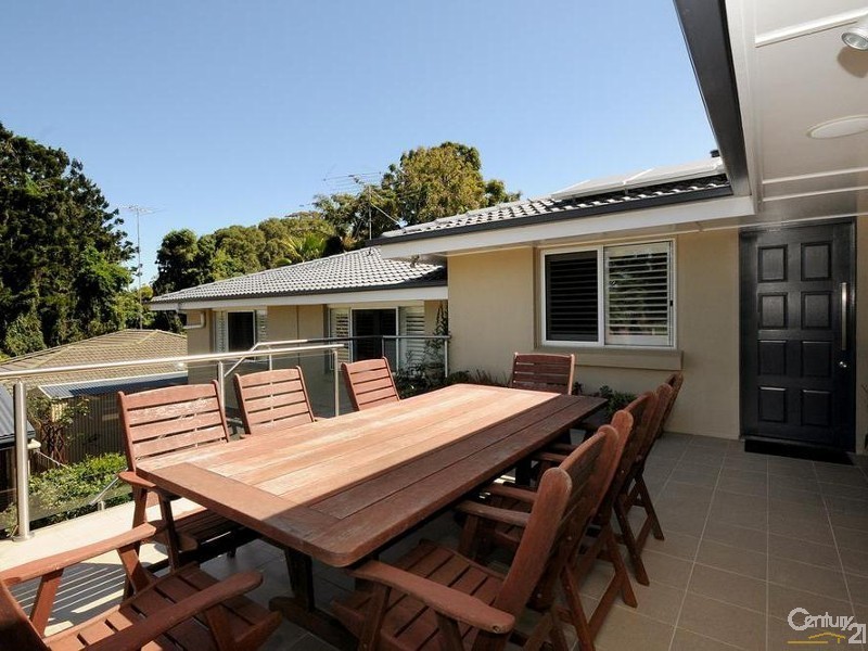 17 MacKenzie Street, Mount Lofty QLD 4350