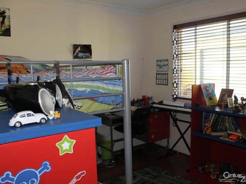 18 Kestrel Drive, Highfields QLD 4352