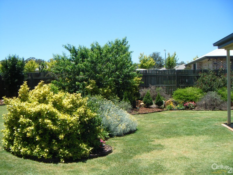 18 Kestrel Drive, Highfields QLD 4352