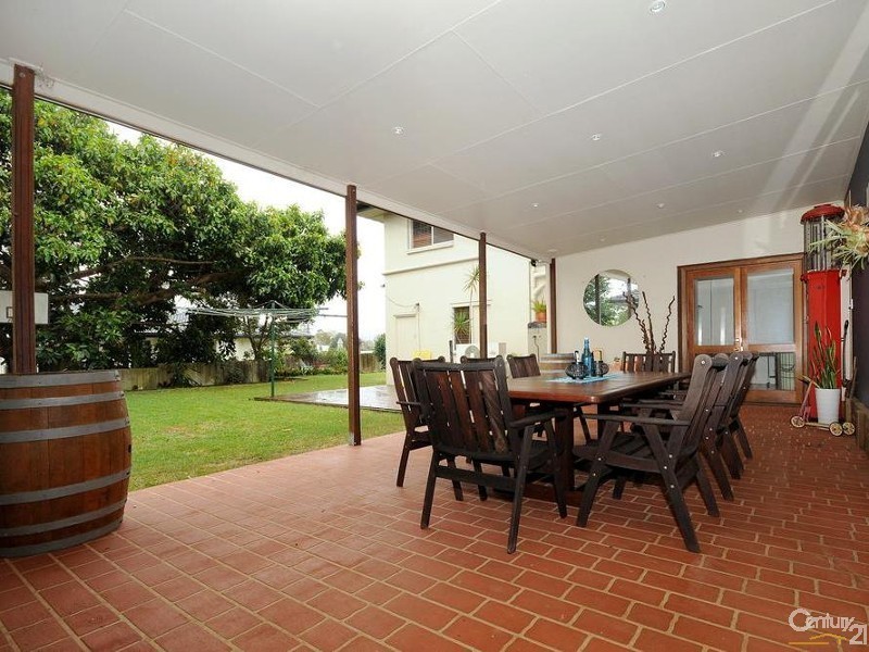 8 South Street, Rangeville QLD 4350