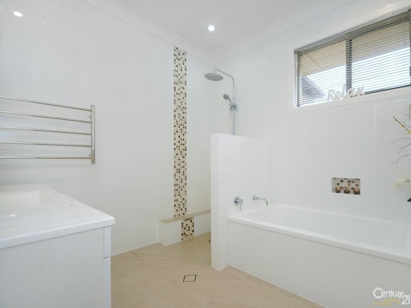 8 South Street, Rangeville QLD 4350