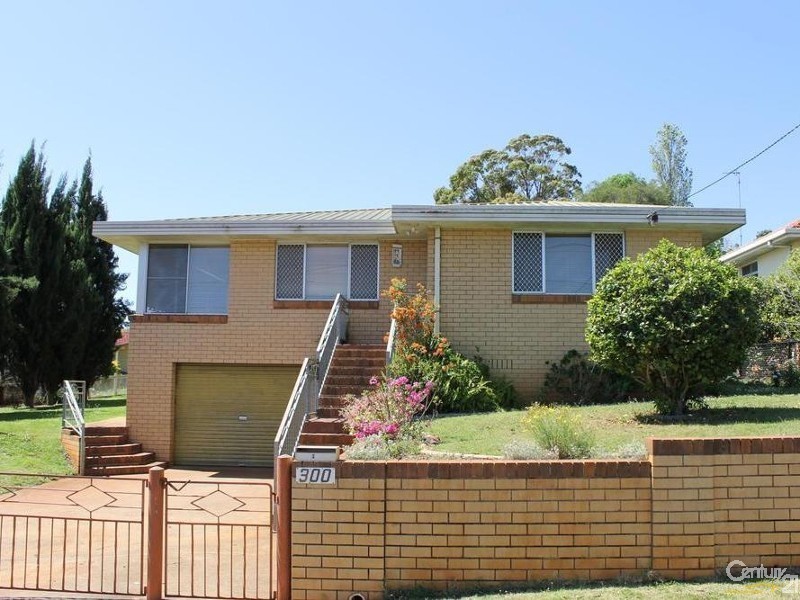 300 Hume Street, Centenary Heights QLD 4350