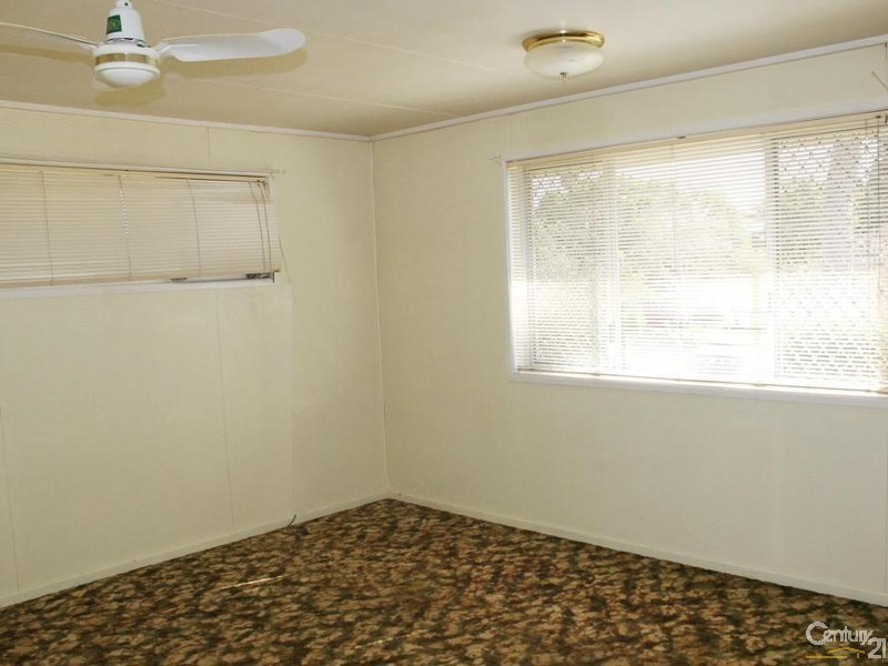 300 Hume Street, Centenary Heights QLD 4350