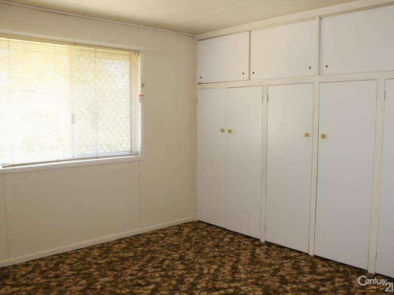 300 Hume Street, Centenary Heights QLD 4350