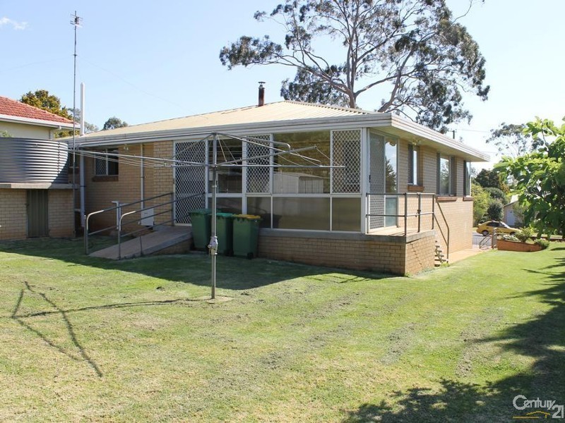 300 Hume Street, Centenary Heights QLD 4350