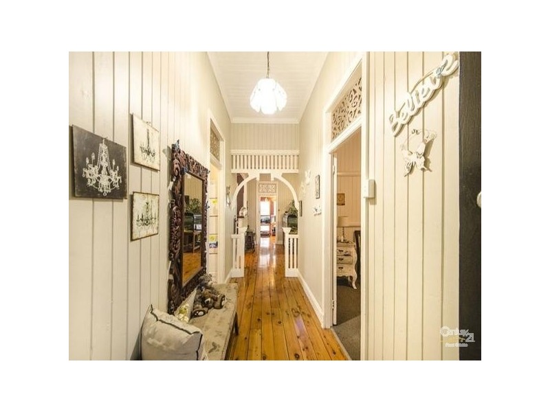 25 Christmas Street, North Toowoomba QLD 4350