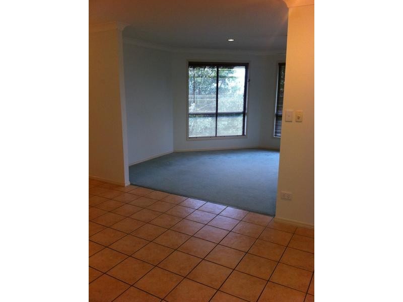 8 Weir Court, Harristown QLD 4350