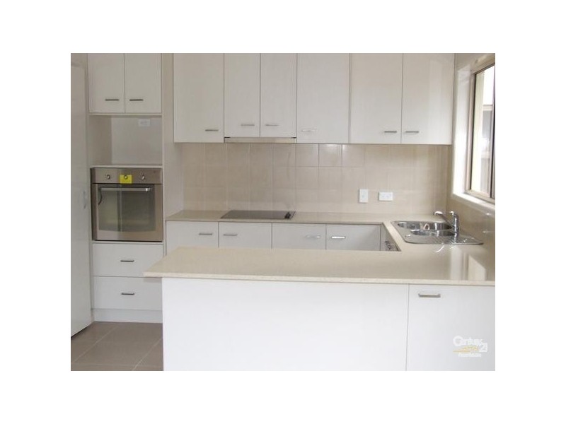 2/16 Anzac Aveune, Newtown QLD 4350