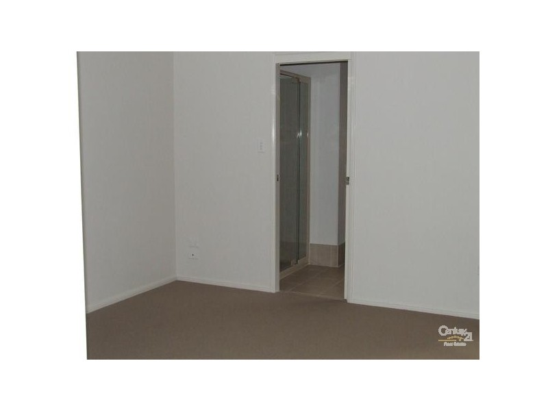2/16 Anzac Aveune, Newtown QLD 4350