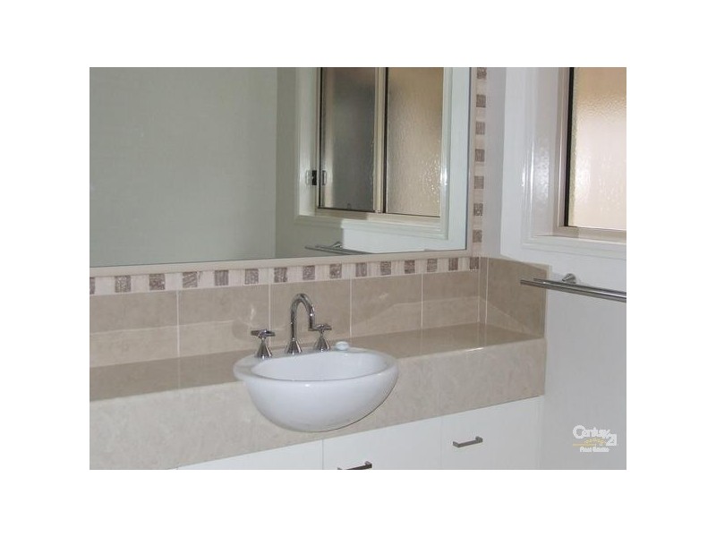 2/16 Anzac Aveune, Newtown QLD 4350