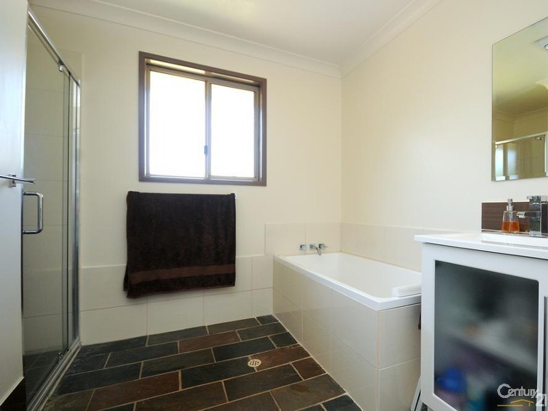 10 Bottlebrush Court, Glenvale QLD 4350