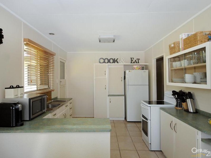 8 Kane Street, Centenary Heights QLD 4350