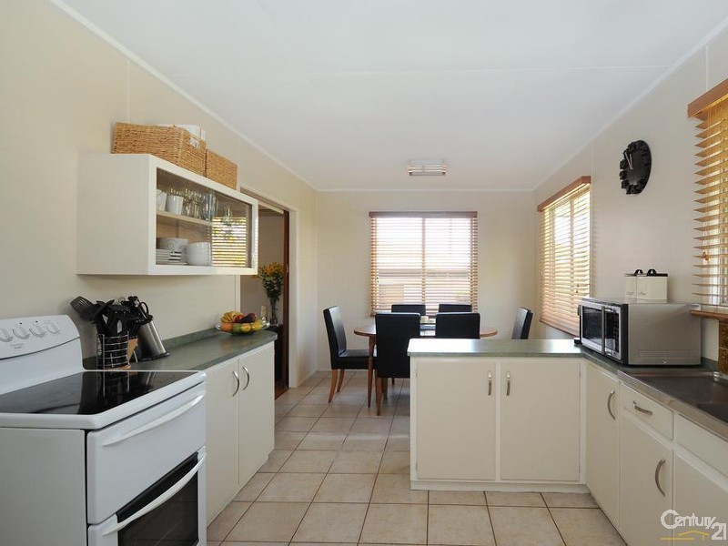 8 Kane Street, Centenary Heights QLD 4350