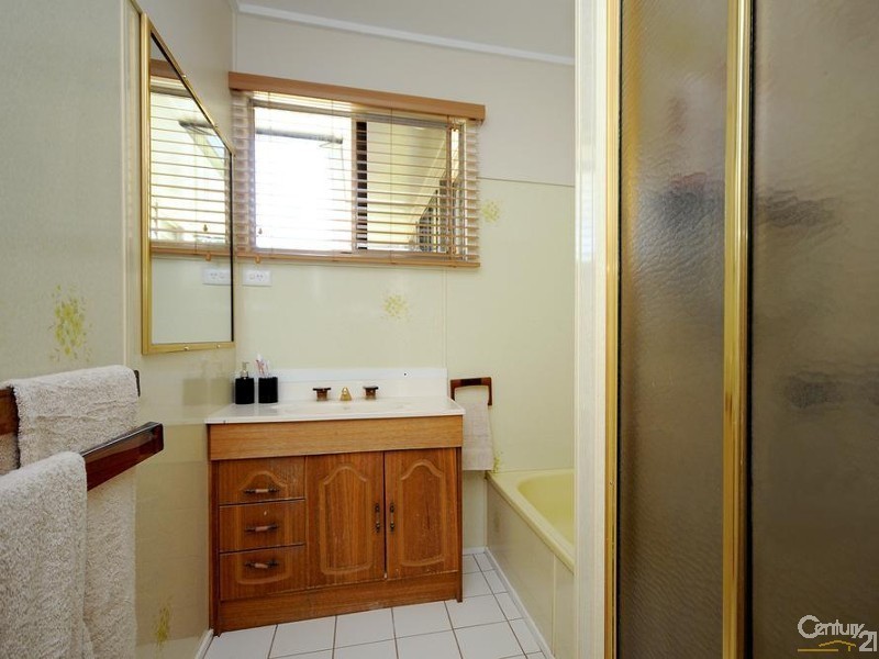 8 Kane Street, Centenary Heights QLD 4350