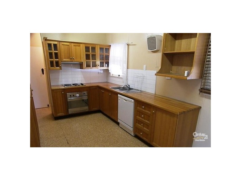 17 Tynedale Avenue, Newtown QLD 4350