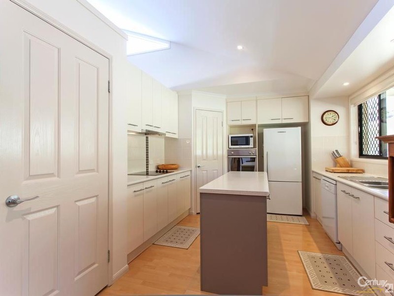 8 Ella Court, Cotswold Hills QLD 4350