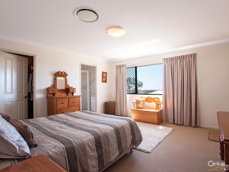 8 Ella Court, Cotswold Hills QLD 4350