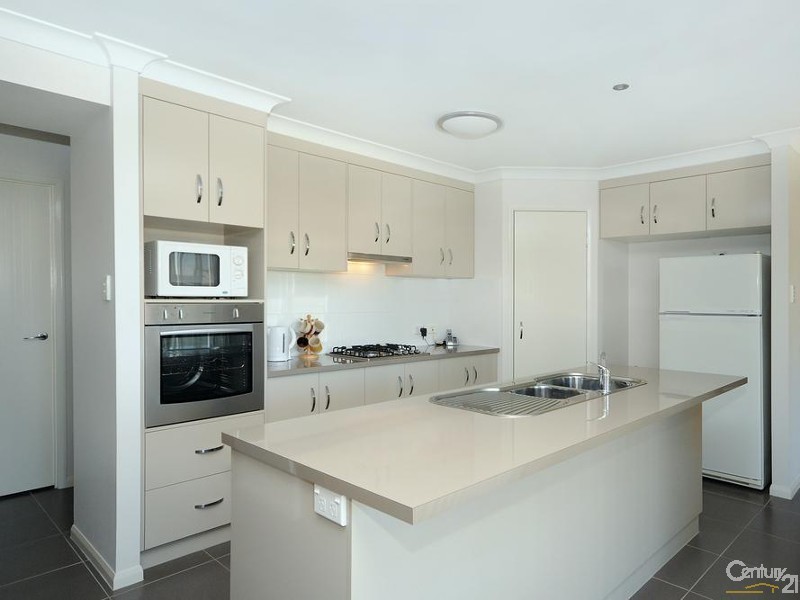 2 Vinnicombe Street, Kearneys Spring QLD 4350