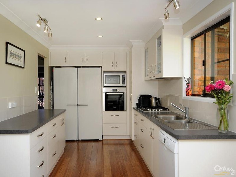 6 Roslyn Street, Centenary Heights QLD 4350