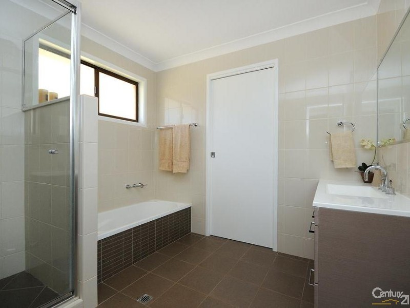 6 Roslyn Street, Centenary Heights QLD 4350