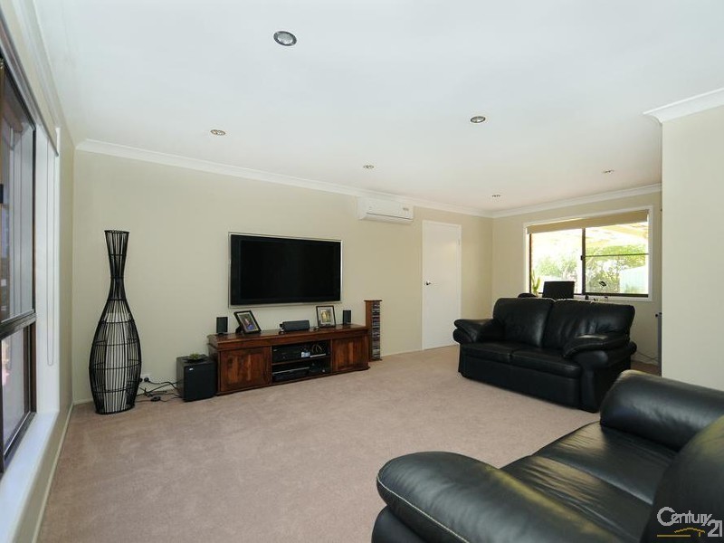 6 Roslyn Street, Centenary Heights QLD 4350