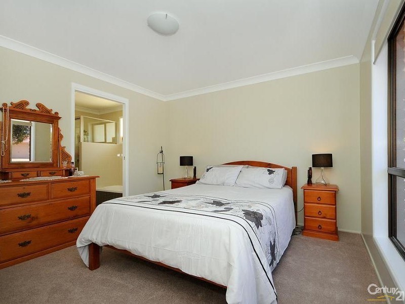 6 Roslyn Street, Centenary Heights QLD 4350