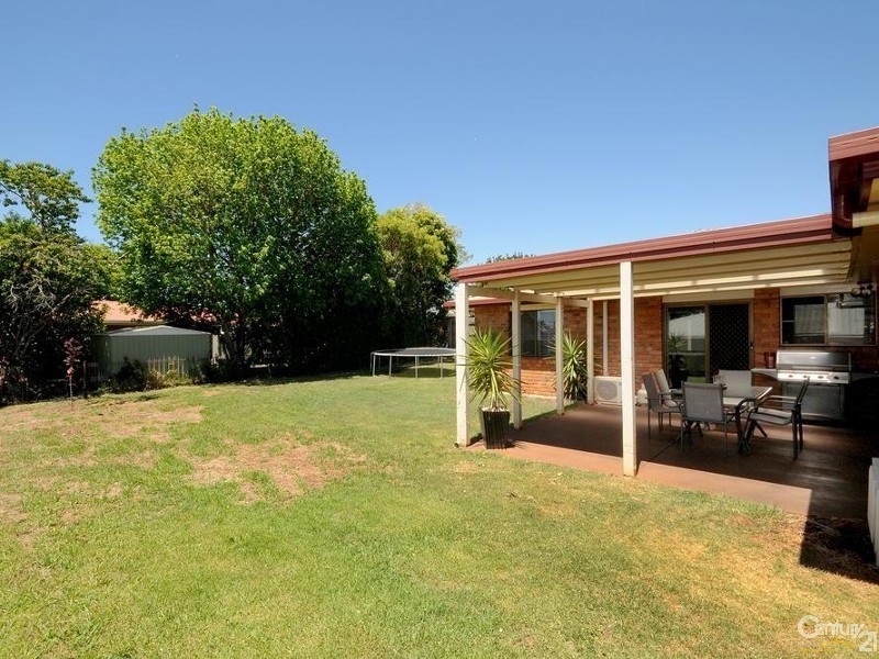 6 Roslyn Street, Centenary Heights QLD 4350