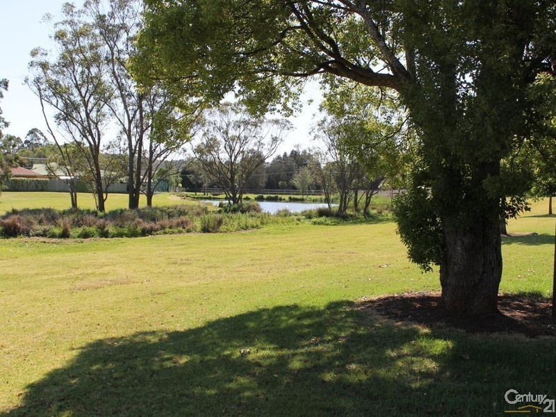 6 Roslyn Street, Centenary Heights QLD 4350