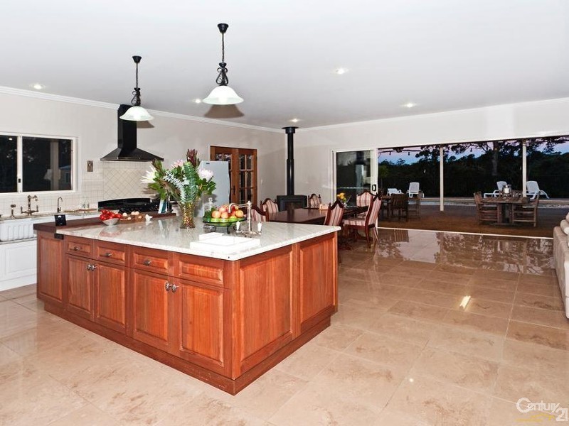 116 Church House Rd, Ravensbourne QLD 4352