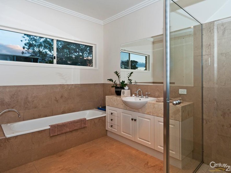 116 Church House Rd, Ravensbourne QLD 4352