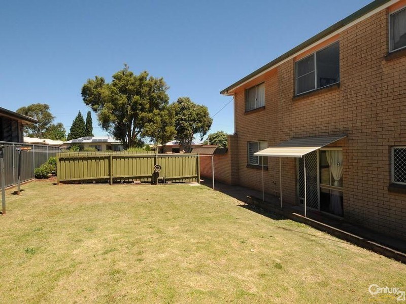 2/128 Curzon Street, Rangeville QLD 4350