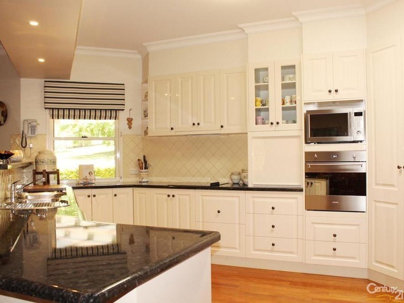 31 Grey Gums Drive, Blue Mountain Heights QLD 4350