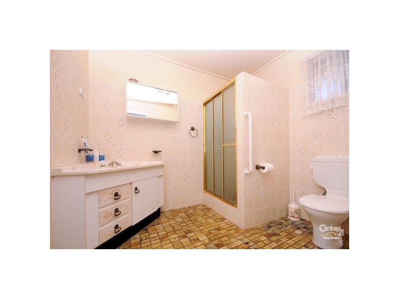 16 Arabian Street, Harristown QLD 4350