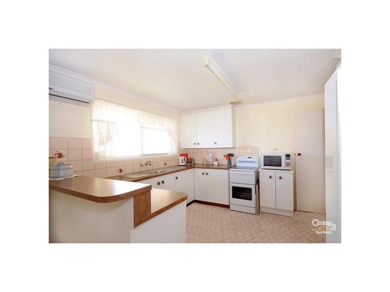 16 Arabian Street, Harristown QLD 4350