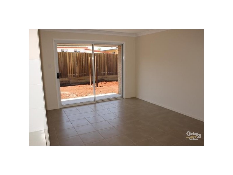 2/1 Lacaze Street, Wilsonton QLD 4350