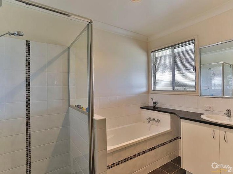 12 Corella Street, Meringandan West QLD 4352