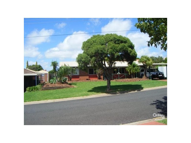 8 Riethmuller Street, Kearneys Spring QLD 4350