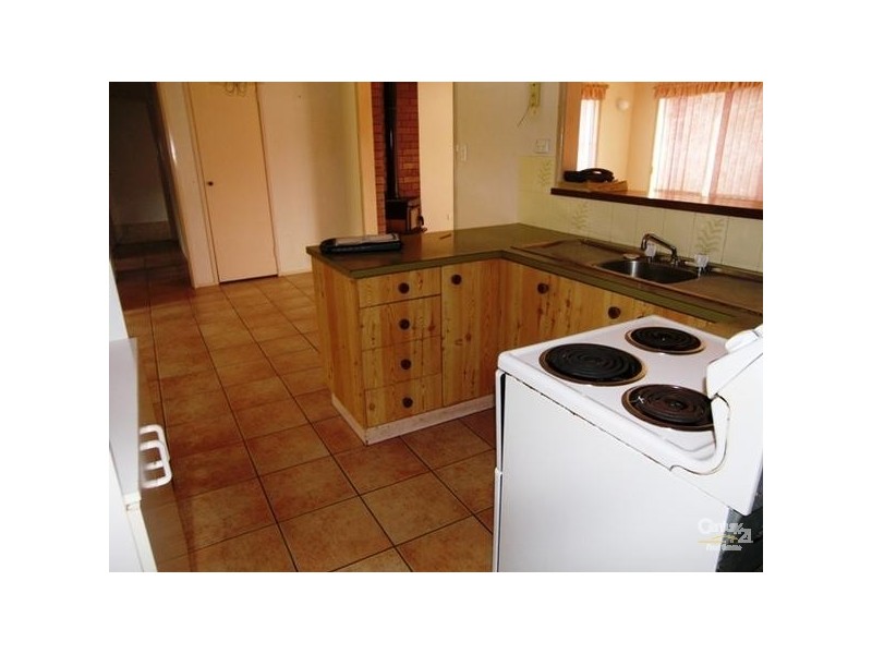 8 Riethmuller Street, Kearneys Spring QLD 4350