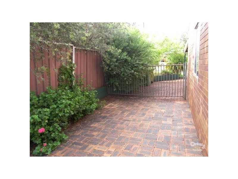 8 Riethmuller Street, Kearneys Spring QLD 4350