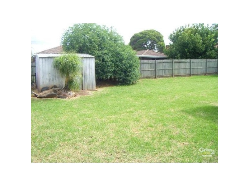 8 Riethmuller Street, Kearneys Spring QLD 4350