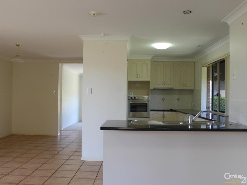 5 Howard Street, Middle Ridge QLD 4350