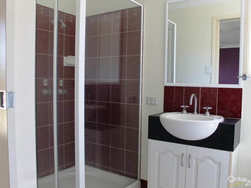 5 Howard Street, Middle Ridge QLD 4350