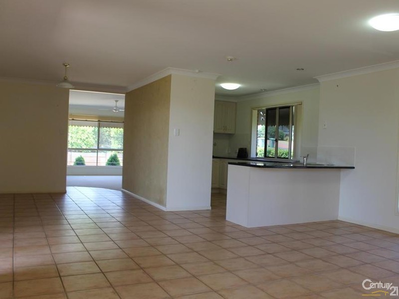 5 Howard Street, Middle Ridge QLD 4350